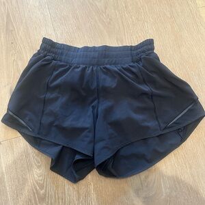 Lululemon Hotty Hot mid/low rise size 6 tall 4 inch inseam shorts - black